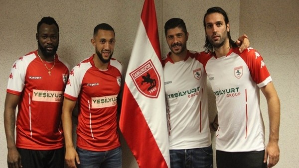Samsunspor 4 önemli futbolcuyu renklerine bağladı
