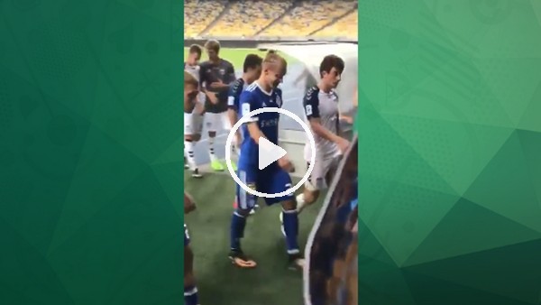 Vida, "Come to Beşiktaş" diyen taraftara gülerek karşılık verdi