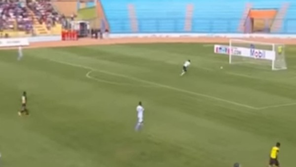 Kalecinin inanılmaz hatası saç baş yoldurdu