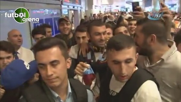 Burak Yılmaz, İstanbul'a geldi