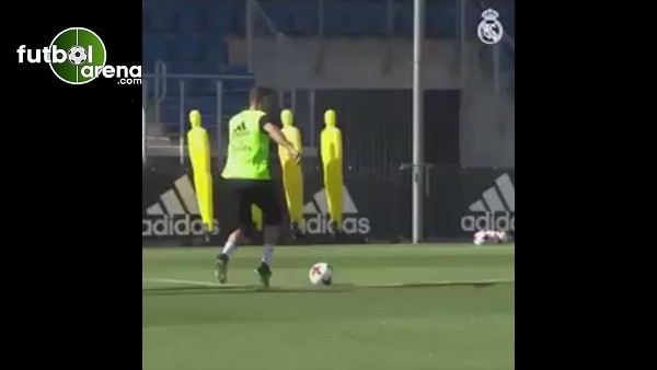 Ronaldo top ile dans ediyor