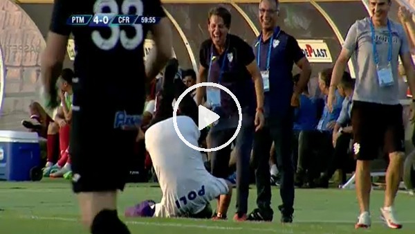 Teknik direktör golü takla atarak kutladı