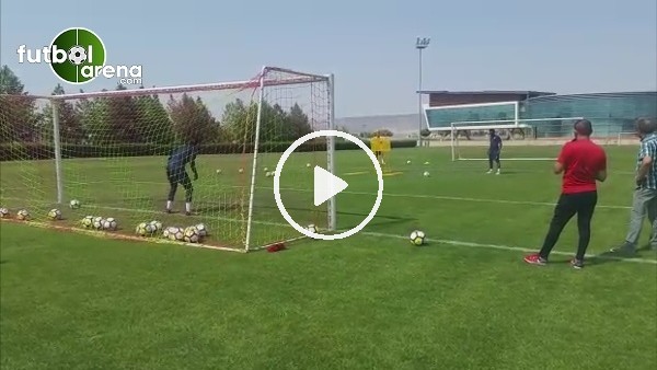  Asamoah Gyan'dan penaltı çalışması