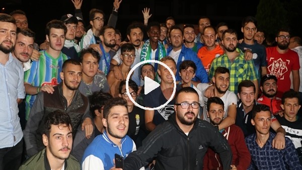 Rize'de, Sambacı futbolcuya meşaleli karşılama
