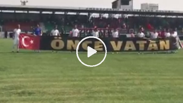 İstanbulspor, Diyarbekirspor maçına "Önce Vatan" pankartıyla çıktı