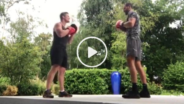 Rio Ferdinand boksa başlıyor