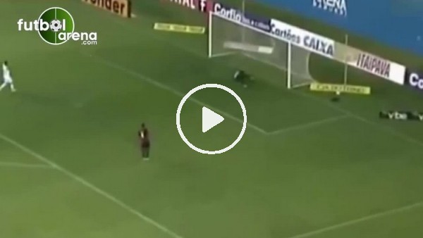 Kendi kalesine attığı golle kaleciyi çıldırttı