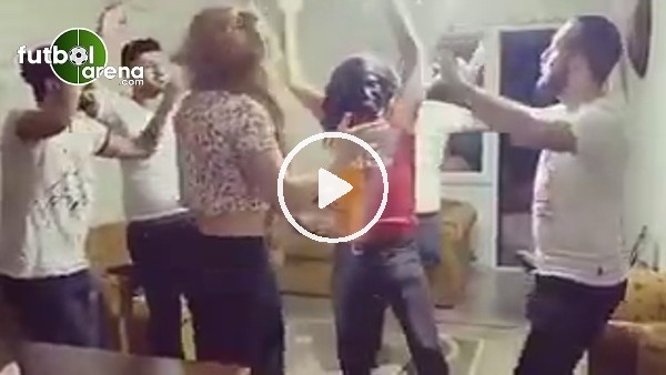 Galatasaray taraftarından çılgın Gomis sevinci