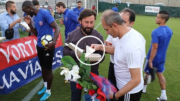 Taraftarlardan futbolculara cevizli helva dopingi