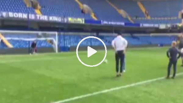 Stephen Curry futbola da el attı