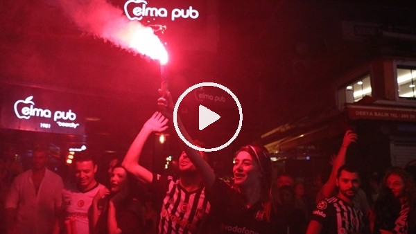 Beşiktaş taraftarı galibiyeti Çarşı'da kutladı