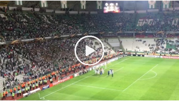 Konyasporlu futbolcular galibiyeti böyle kutladı