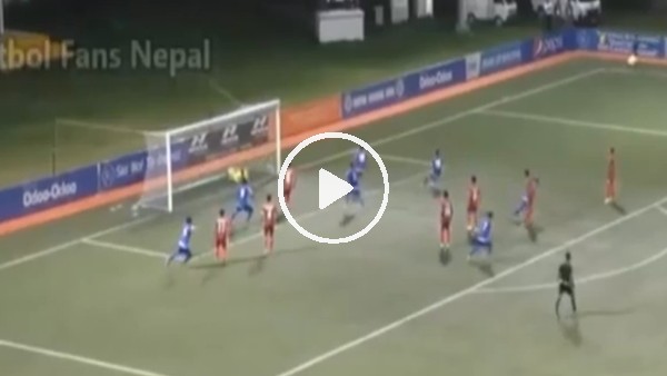 Orta sahadan inanılmaz frikik golü!