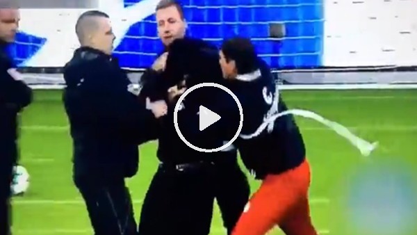 Sahaya çete indi, futbolcular taraftarları korudu