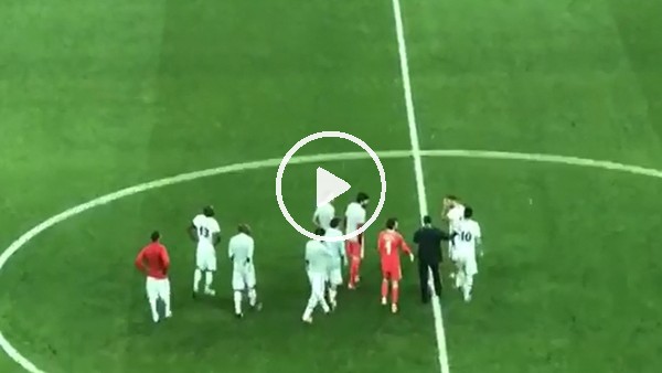 Beşiktaş taraftarı, Şenol Güneş'i geri çağırıp üçlü çektirdi