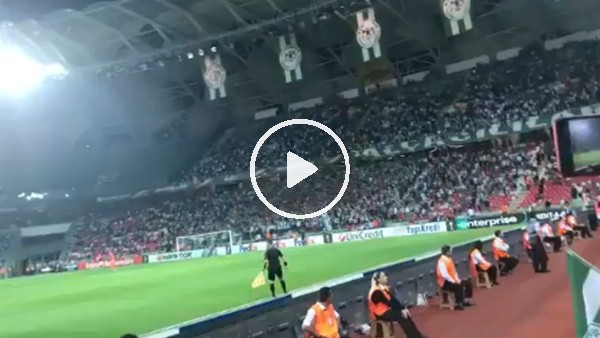 Konyasporlu taraftarlardan İzmir Marşı!