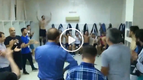 Adana Demirsporlu futbolcuların soyunma odasındaki sevindi