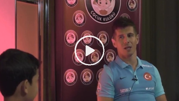 Emre Belözoğlu: "Gençken çok hata yaptığım için abi olmak daha güzel"