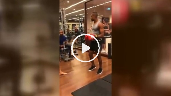 Evra, Anelka gözetiminde çalışmalarını sürdürüyor!