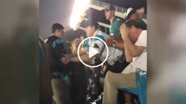 NFL maçında 'Önümü kapatıyorsun' kavgası!