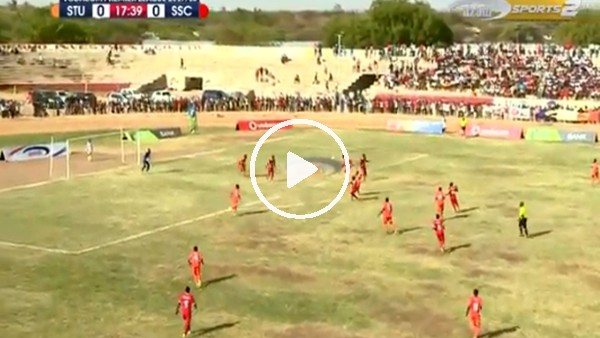 Tanzanya'da bir garip maç! Forma renkleri aynı olunca...