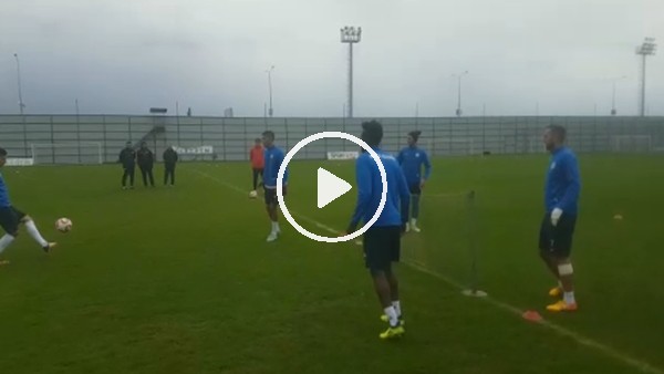 Rizesporlu futbolculardan ayak tenisi