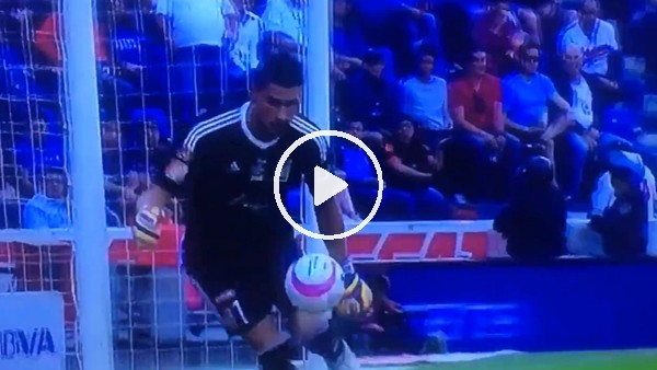 Kaleciden artistlik hareket!