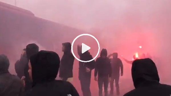 Ajax taraftarı ortalığı ateşe verdi