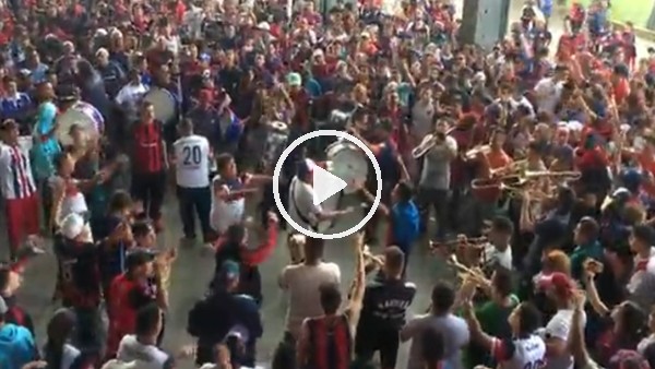 San Lorenzo'lu taraftarlardan 'Despacito' performansı!