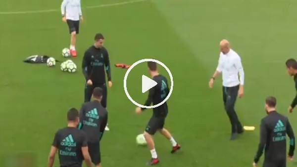 Zinedine Zidane öğrencileriyle antrenmanda