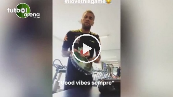 Dani Alves'in tef keyfi