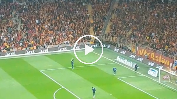 Fenerbahçe taraftarından Volkan Demirel'e destek!