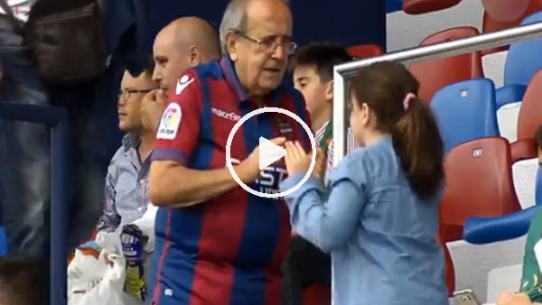 Dede ile torun tribünde oyun peşinde!