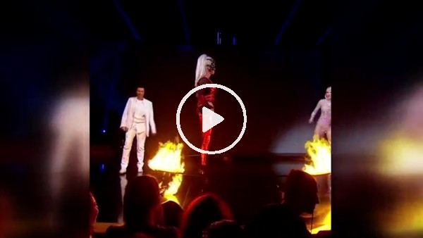 Jelena Karleusa'nın yeni tarzı!