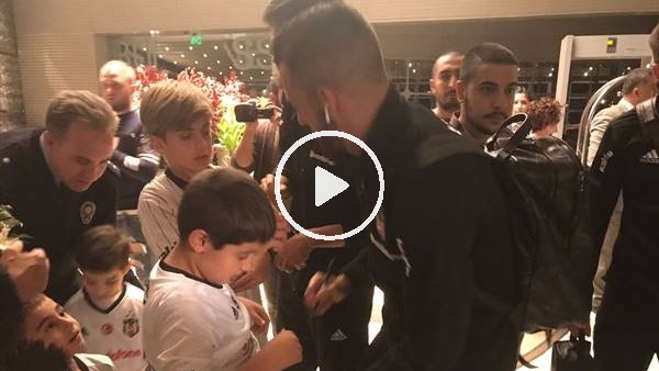 Beşiktaşlı futbolcuları, şehit çocukları karşıladı