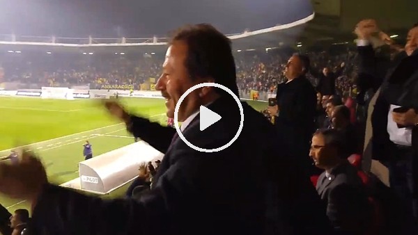 Ankaragücü Başkanı Mehmet Yiğiner'in gol sevinci