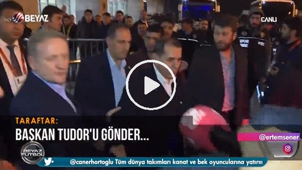 Galatasaray taraftarından Dursun Özbek'e: "Başkan Tudor'u gönder"