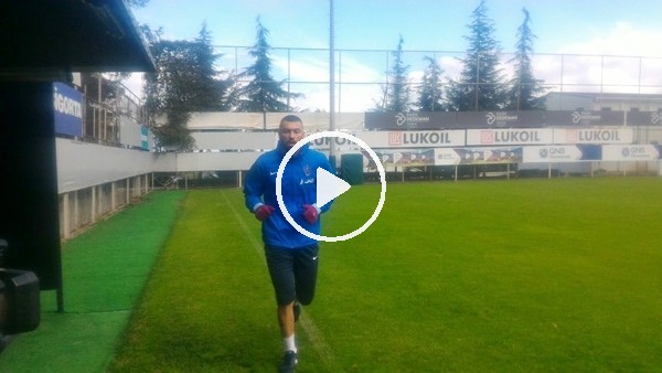 Burak Yılmaz sahalara döndü