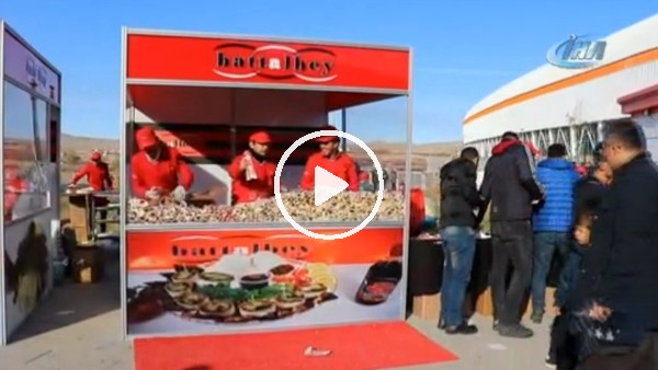 Malatya Stadyumu'nda 27 bin 44 çiğ köfte dağıtıldı