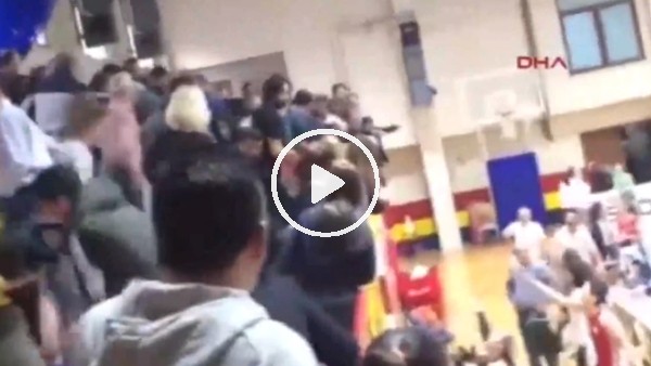 Kadın menajeri feci şekilde dövdüler