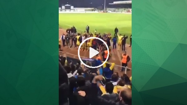 Ankaragücü Başkanı Mehmet Yiğiner ve futbolcular galibiyeti taraftarıyla kutladı