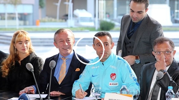 Ali Ağaoğlu, Ampute Futbol Milli Takımına dairelerini teslim etti