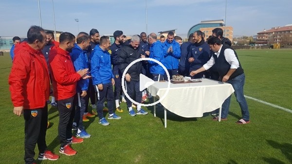 Kayserispor antrenmanında doğum günü sürprizi