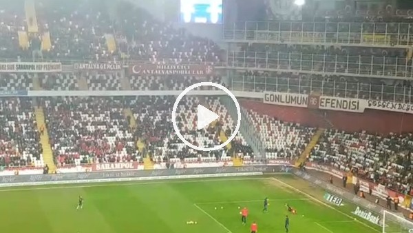 Fenerbahçeli taraftarlar maç öncesi Valbuena'yı tribüne çağırdı