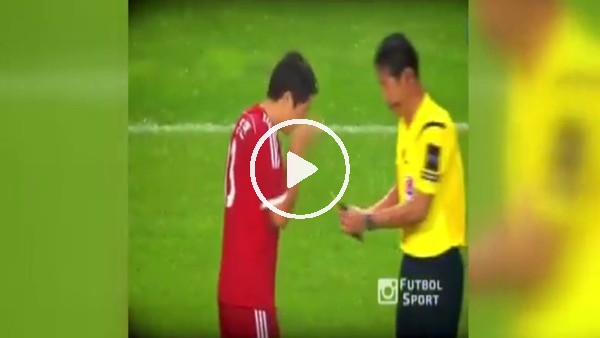 İlginç olay, hakem, kartın rengini oyuncuya bıraktı