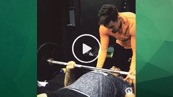 Oza Tufan sıkı çalışıyor!