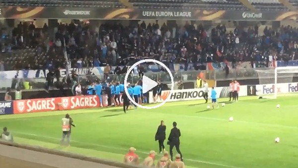 Evra'dan taraftarın suratına tekme!