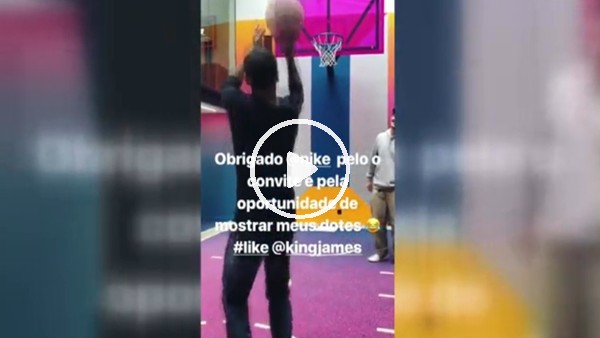 Dani Alves'den basket şov!