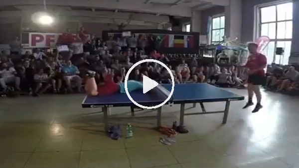 işte bu da kafa tenisi!