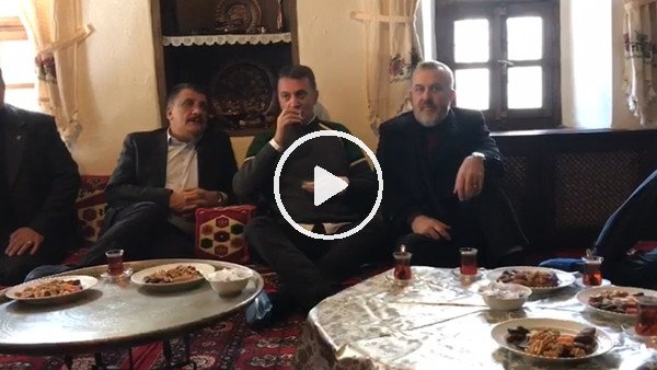 Fikret Orman, Malatya'nın yöresel müziklerini dinliyor